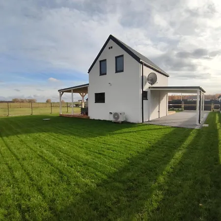 Laura 70qm Bis 5 Gaeste Mit Fass-sauna, Whirlpool April Bis Oktober, 75qm Terrasse Und Eingezaeunten Garten Haustiere Willkommen