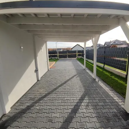 Laura 70qm Bis 5 Gaeste Mit Fass-sauna, Whirlpool April Bis Oktober, 75qm Terrasse Und Eingezaeunten Garten Haustiere Willkommen *