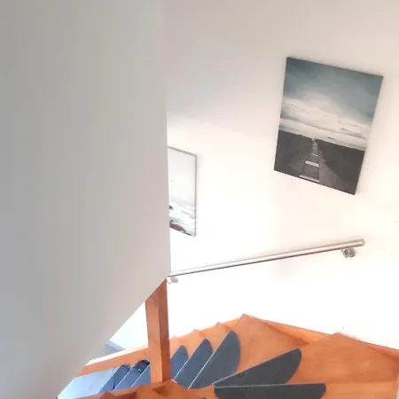 Laura 70qm Bis 5 Gaeste Mit Fass-sauna, Whirlpool April Bis Oktober, 75qm Terrasse Und Eingezaeunten Garten Haustiere Willkommen