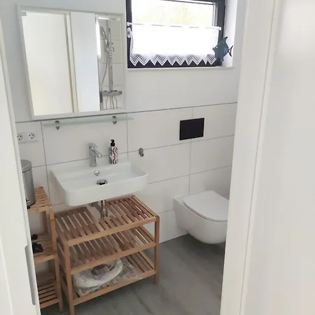 Laura 70qm Bis 5 Gaeste Mit Fass-sauna, Whirlpool April Bis Oktober, 75qm Terrasse Und Eingezaeunten Garten Haustiere Willkommen Prázdninový dům Sieroslaw (Kamien)