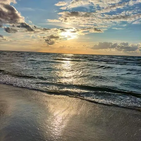 Laura 70qm Bis 5 Gaeste Mit Fass-sauna, Whirlpool April Bis Oktober, 75qm Terrasse Und Eingezaeunten Garten Haustiere Willkommen Sieroslaw (Kamien)