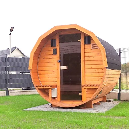 Laura 70qm Bis 5 Gaeste Mit Fass-sauna, Whirlpool April Bis Oktober, 75qm Terrasse Und Eingezaeunten Garten Haustiere Willkommen Sieroslaw (Kamien)