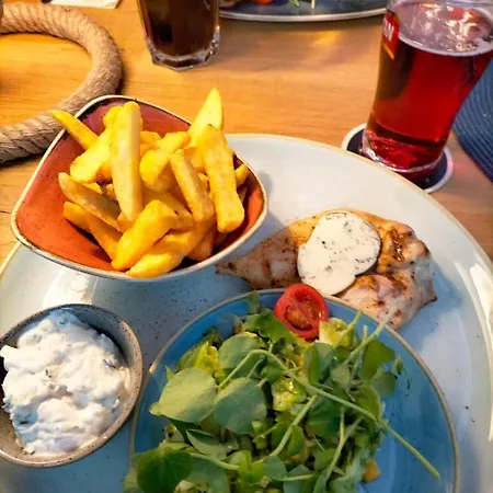 Laura 70qm Bis 5 Gaeste Mit Fass-sauna, Whirlpool April Bis Oktober, 75qm Terrasse Und Eingezaeunten Garten Haustiere Willkommen Prázdninový dům *