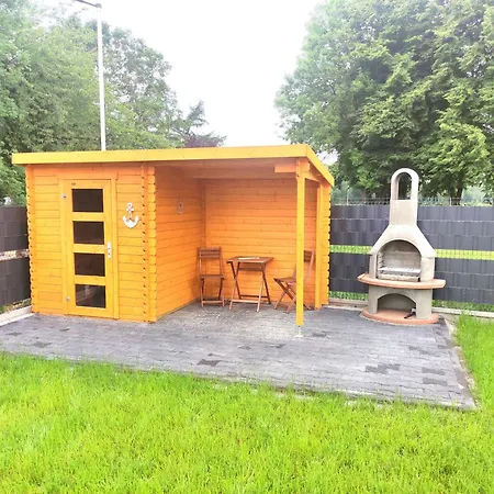 Laura 70qm Bis 5 Gaeste Mit Fass-sauna, Whirlpool April Bis Oktober, 75qm Terrasse Und Eingezaeunten Garten Haustiere Willkommen Nyaraló Sierosław