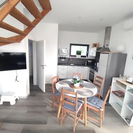 Prázdninový dům Laura 70qm Bis 5 Gaeste Mit Fass-sauna, Whirlpool April Bis Oktober, 75qm Terrasse Und Eingezaeunten Garten Haustiere Willkommen Sieroslaw (Kamien)