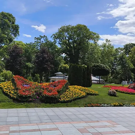 Laura 70qm Bis 5 Gaeste Mit Fass-sauna, Whirlpool April Bis Oktober, 75qm Terrasse Und Eingezaeunten Garten Haustiere Willkommen Prázdninový dům Sieroslaw (Kamien)